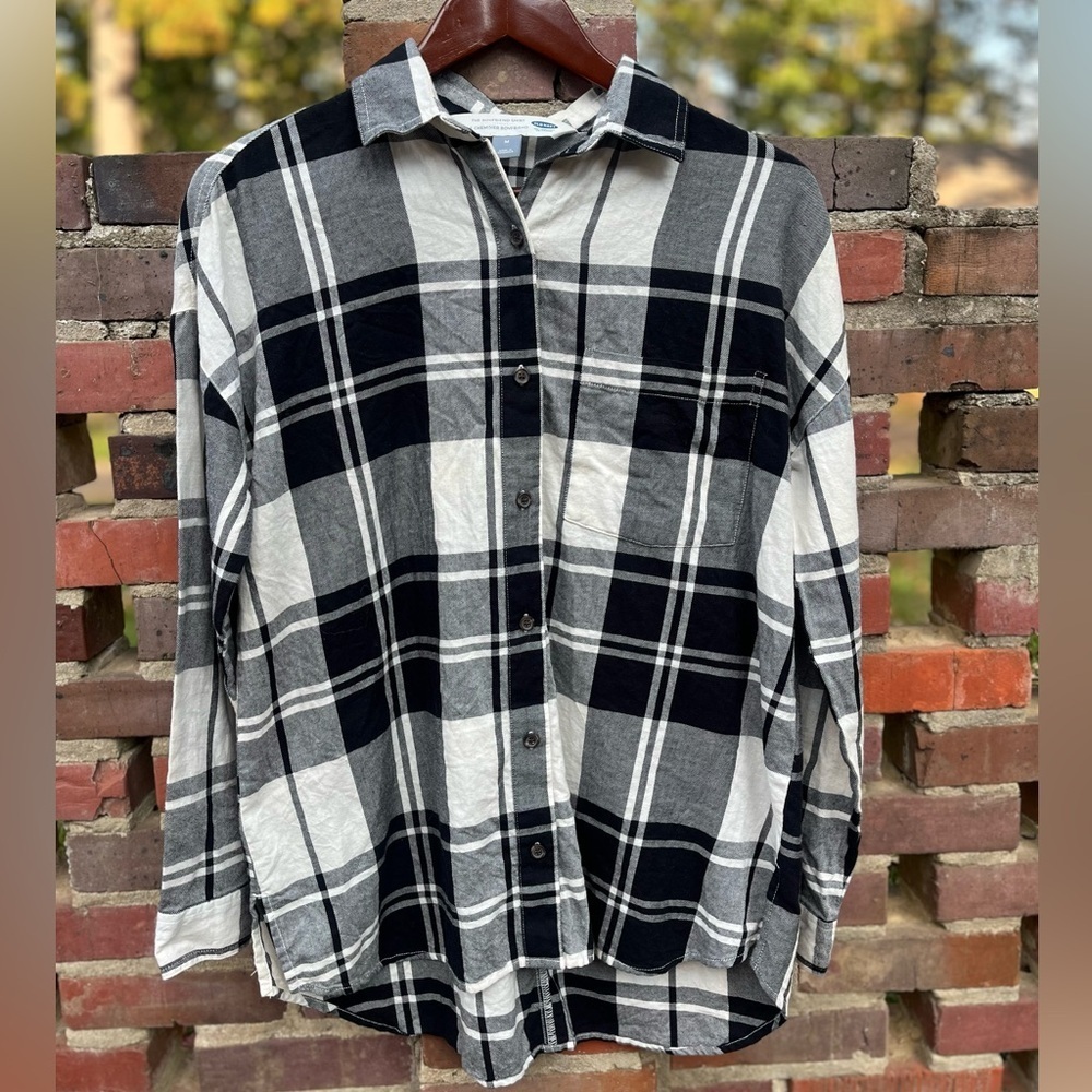 Old Navy Black and White Collar Long Sleeve Button Down Shirt